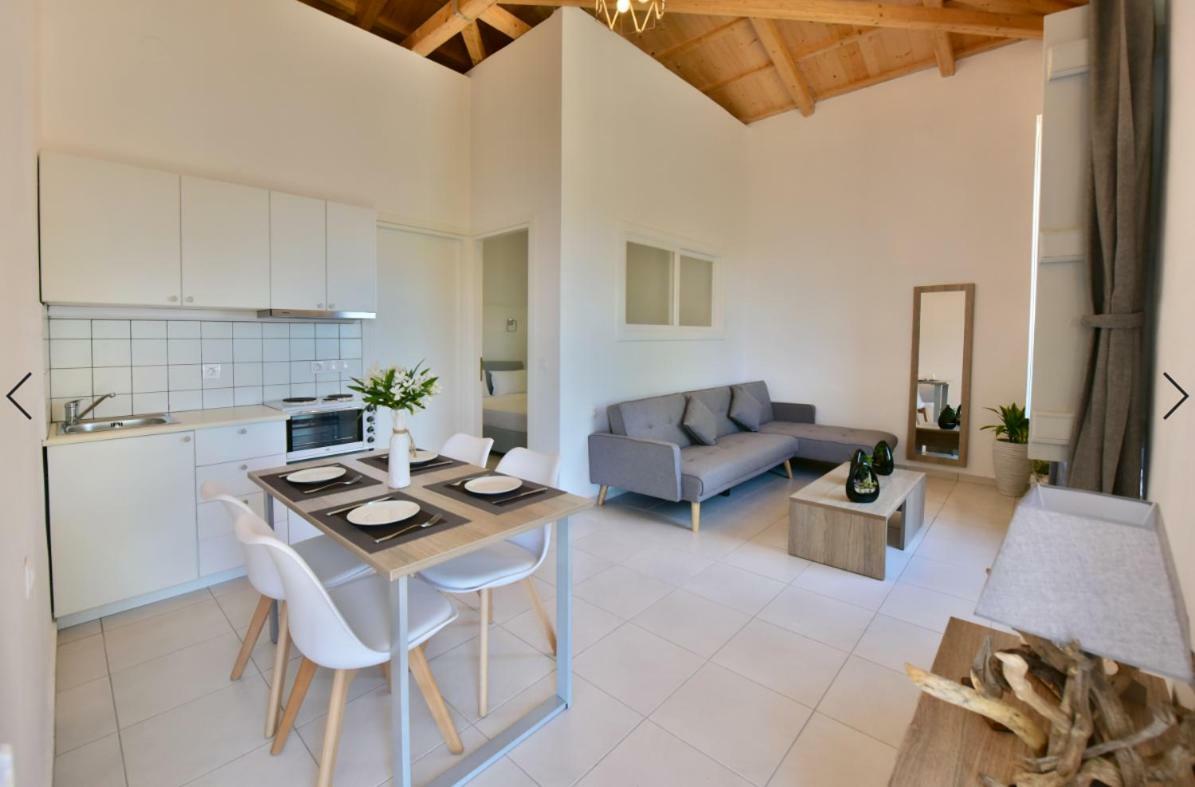 Douskos Beach House Apartment Đảo Hydra Ngoại thất bức ảnh